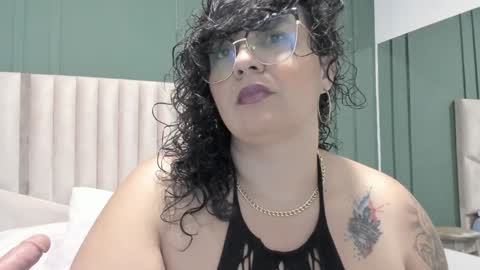 reginavegaa online show from 8, 2, 2025