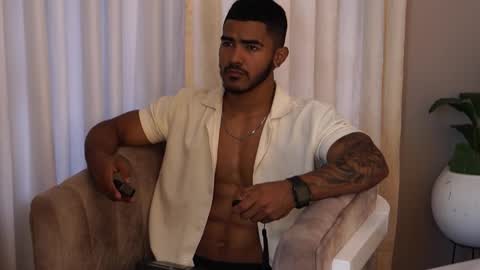 Snapshot of reik_von chatting on 18, 10, 2025 Reik online show from 18, 10, 2025