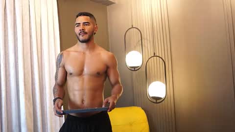 Snapshot of reik_von chatting on 3, 2, 2026 Reik online show from 3, 2, 2026