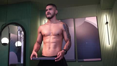 Snapshot of reik_von chatting on 5, 2, 2026 Reik online show from 5, 2, 2026