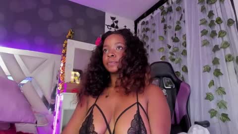 Reina online show from 23, 2, 2025