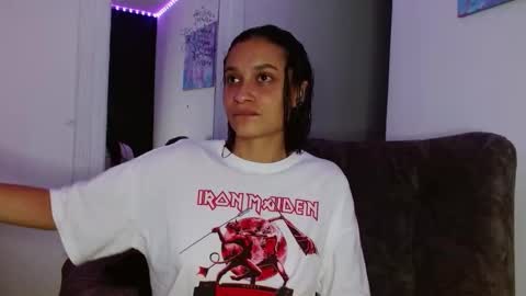 Snapshot of reina_reina chatting on 4, 3, 2026 reina_reina online show from 4, 3, 2026