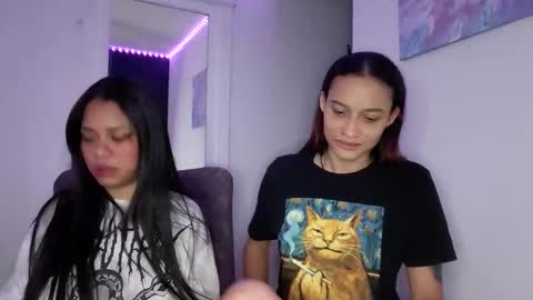 Snapshot of reina_reina chatting on 4, 4, 2026 reina_reina online show from 4, 4, 2026