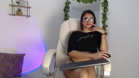 Snapshot of rem_evans chatting on 8, 12, 2024 Erika online show from 8, 12, 2024