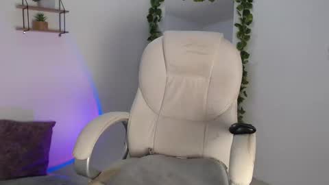 Snapshot of rem_evans chatting on 10, 12, 2024 Erika online show from 10, 12, 2024