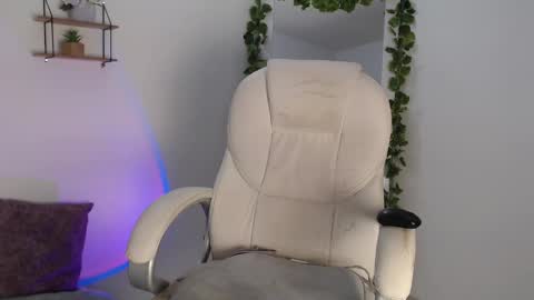 Snapshot of rem_evans chatting on 11, 12, 2024 Erika online show from 11, 12, 2024