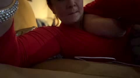 Snapshot of remmissecrets chatting on 1, 1, 2025 remmissecrets online show from 1, 1, 2025