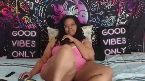 Snapshot of renaecumsalot chatting on 27, 10, 2025 RenaeCumsAlot online show from 27, 10, 2025