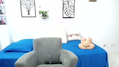 Renata Salinas online show from 4, 1, 2025
