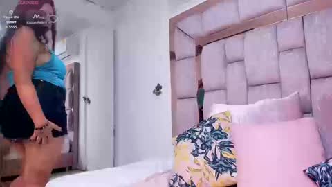 Snapshot of renatafox1 chatting on 8, 9, 2025 Renata online show from 8, 9, 2025