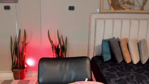 Snapshot of renataruiz_rr chatting on 5, 2, 2025 online show from 5, 2, 2025