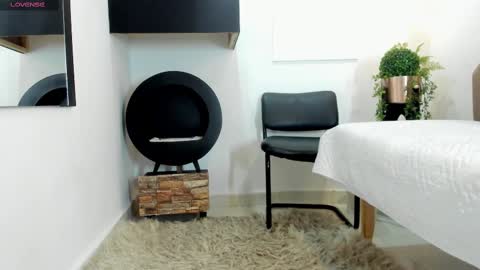 Snapshot of renataruiz_rr chatting on 22, 2, 2025 online show from 22, 2, 2025