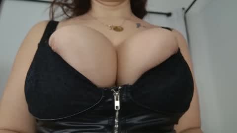 Snapshot of renattabigboobs chatting on 30, 1, 2025 Renatta online show from 30, 1, 2025