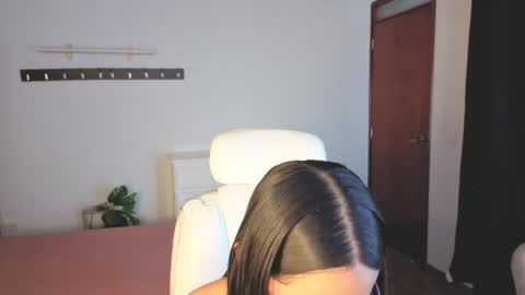 Snapshot of renaxi_smith chatting on 9, 5, 2026 renaxi_smith online show from 9, 5, 2026