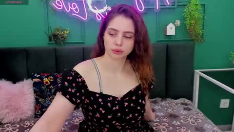 Snapshot of reneeblair chatting on 14, 4, 2026 reneeblair online show from 14, 4, 2026