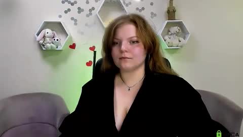 Snapshot of renesmee_sunset chatting on 17, 9, 2025 Sweet Renesmee online show from 17, 9, 2025