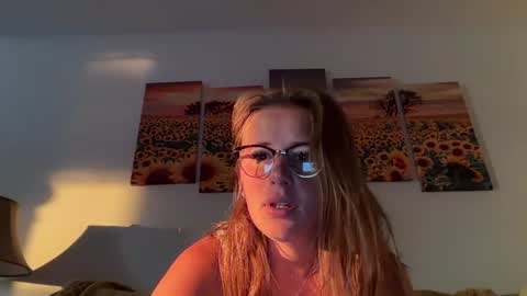 renimoonxo online show from 10, 7, 2026