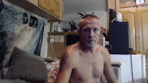 Snapshot of retro834 chatting on 29, 9, 2025 Rhett online show from 29, 9, 2025