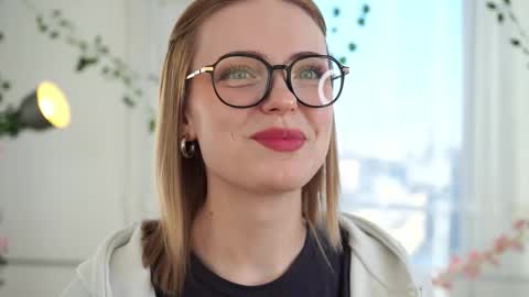 Snapshot of rettazuziak chatting on 17, 11, 2025 Sofia online show from 17, 11, 2025