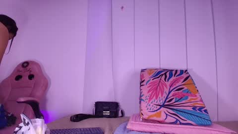 Snapshot of reven_lilith chatting on 17, 10, 2025 REVEN online show from 17, 10, 2025