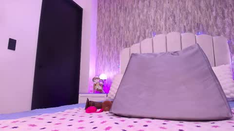 Snapshot of reven_lilith chatting on 28, 11, 2025 REVEN online show from 28, 11, 2025