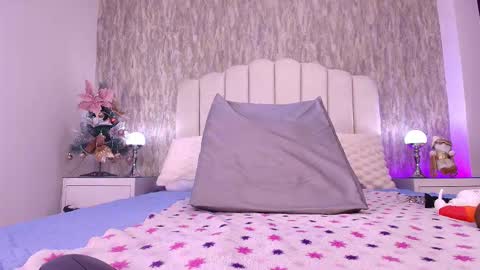 Snapshot of reven_lilith chatting on 15, 12, 2025 REVEN online show from 15, 12, 2025