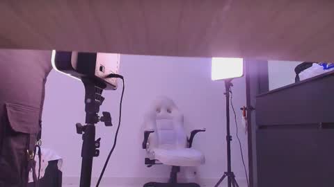 Snapshot of reven_lilith chatting on 21, 12, 2025 REVEN online show from 21, 12, 2025