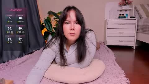 Snapshot of reyniri chatting on 14, 10, 2025 Rein online show from 14, 10, 2025