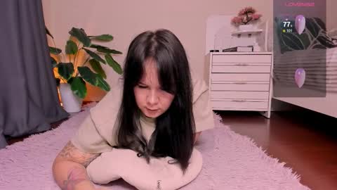 Snapshot of reyniri chatting on 8, 11, 2025 Rein online show from 8, 11, 2025