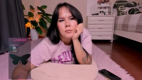 Snapshot of reyniri chatting on 16, 11, 2025 Rein online show from 16, 11, 2025