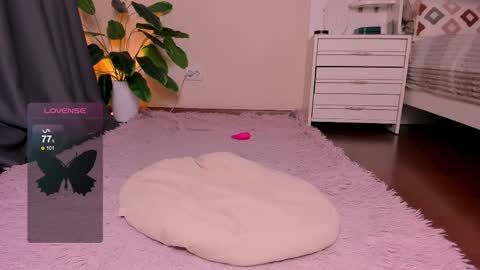 Snapshot of reyniri chatting on 28, 11, 2025 Rein online show from 28, 11, 2025