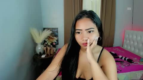 Snapshot of rhea_xoxo chatting on 3, 5, 2026 rhea online show from 3, 5, 2026