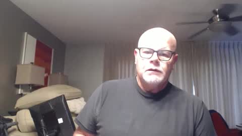 Snapshot of rich32937 chatting on 8, 3, 2026 rich32937 online show from 8, 3, 2026