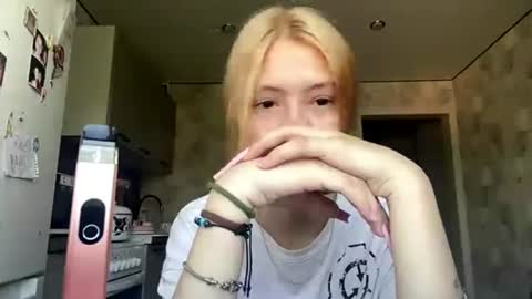 Snapshot of richellearmentrout chatting on 26, 6, 2026 jenny online show from 26, 6, 2026