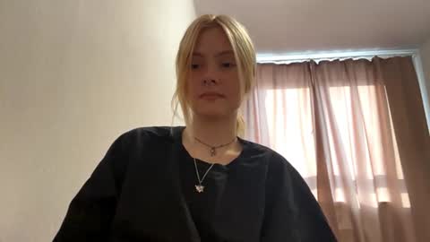 Snapshot of richellearmentrout chatting on 23, 7, 2026 jenny online show from 23, 7, 2026