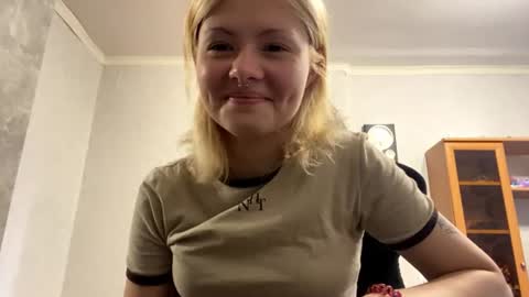 Snapshot of richellearmentrout chatting on 29, 7, 2026 jenny online show from 29, 7, 2026