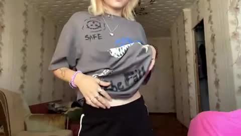 Snapshot of richellearmentrout chatting on 31, 7, 2026 jenny online show from 31, 7, 2026
