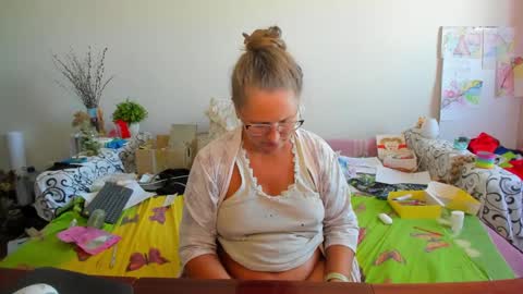 Anna - not anna - right Anna  online show from 25, 9, 2025