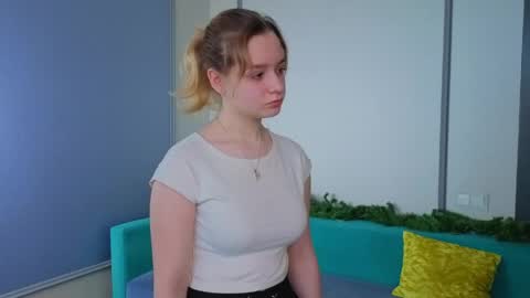 Snapshot of rickietujague chatting on 5, 4, 2026 Violetta online show from 5, 4, 2026