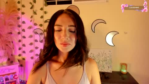 Independent model online show from 13, 12, 2024