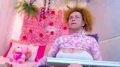 Snapshot of risitos_de_oro_ chatting on 17, 10, 2025 Risitos De Oro online show from 17, 10, 2025