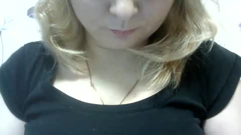 Snapshot of riveramaureen chatting on 19, 12, 2024 RiveraMaureen online show from 19, 12, 2024