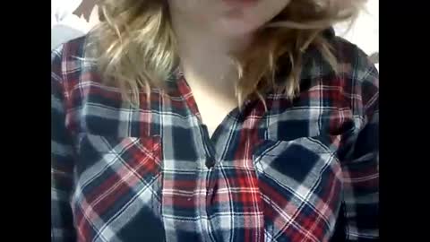 Snapshot of riveramaureen chatting on 5, 1, 2025 RiveraMaureen online show from 5, 1, 2025