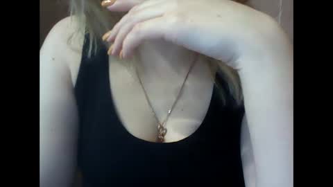 Snapshot of riveramaureen chatting on 13, 2, 2025 RiveraMaureen online show from 13, 2, 2025