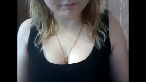 Snapshot of riveramaureen chatting on 16, 2, 2025 RiveraMaureen online show from 16, 2, 2025