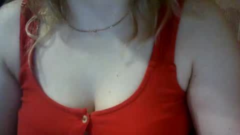 Snapshot of riveramaureen chatting on 8, 3, 2025 RiveraMaureen online show from 8, 3, 2025