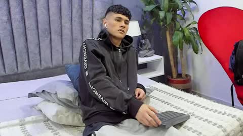 Roan Birkin online show from 6, 3, 2025