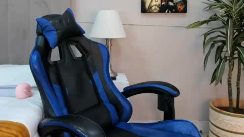 Roan Birkin online show from 29, 4, 2026