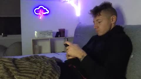 Snapshot of roastingcorn chatting on 4, 1, 2025 RoastingCorn online show from 4, 1, 2025