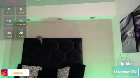 Snapshot of robbinblaze chatting on 9, 4, 2026 Robbin online show from 9, 4, 2026